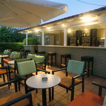 Vicky Hotel apartamentowy Nikiana